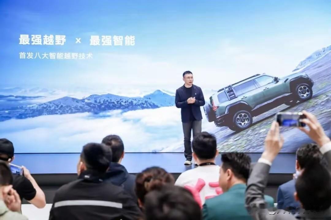 动力方面，系统输出强劲有力，起步、加速、爬坡爆发力十足，给足越野穿越的底气。日常