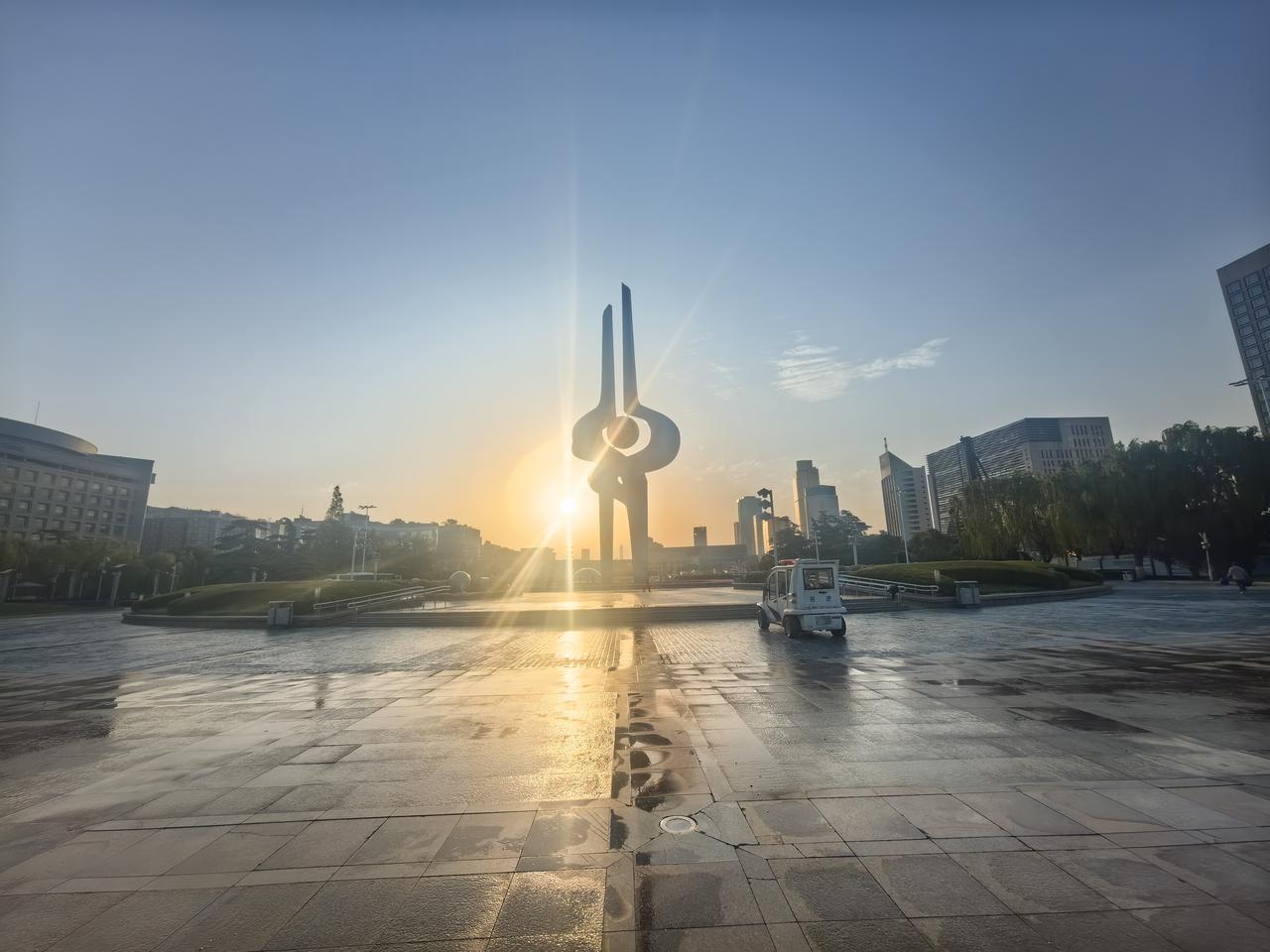 清晨的济南泉城广场