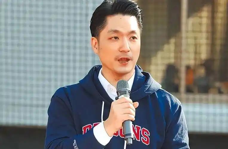 2026年初，身为台北市长的蒋万安突然撂下一句狠话。他说，要是大陆的军机还天天在