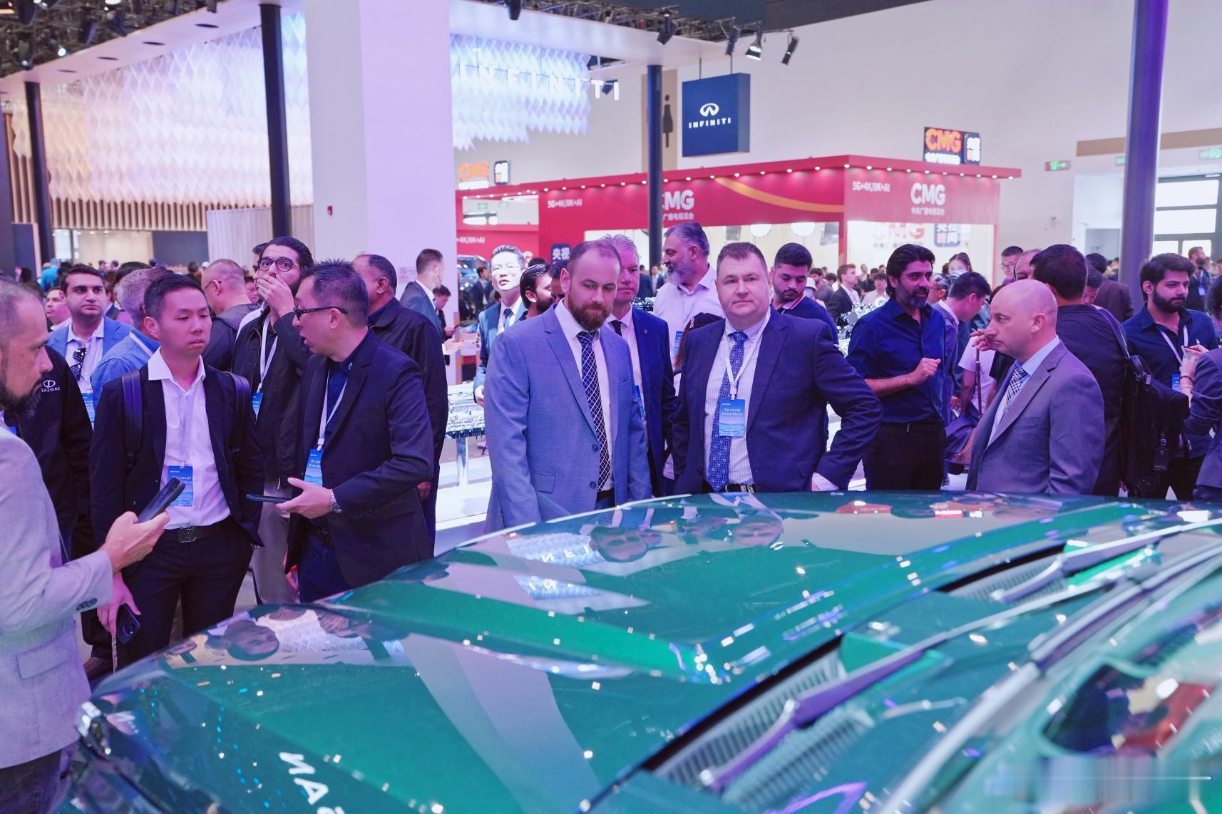 2026北京车展打卡坦克展台，五周年主题铁汉柔情确实气场拉满！全新坦克700是C