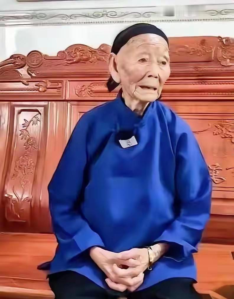 段桂秀江西于都县车溪乡人，结婚不到20天丈夫就随红军长征，丈夫说等三五年就回来，