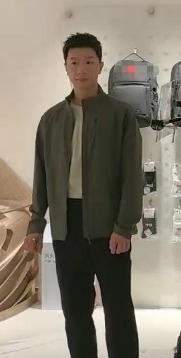 整个上海都在偶遇靳东马龙靳东马龙上海街头同框路透上海街头新鲜路透，靳东马龙意外同