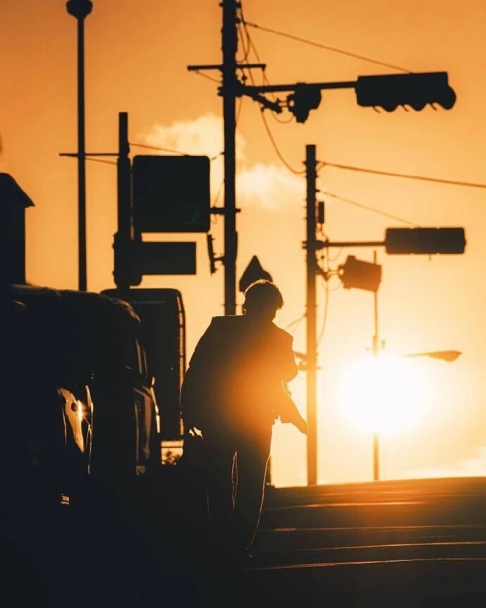 我们走进了夜海，去打捞遗失的繁星。- 顾城《诗情》｜Daiki Hosaka 