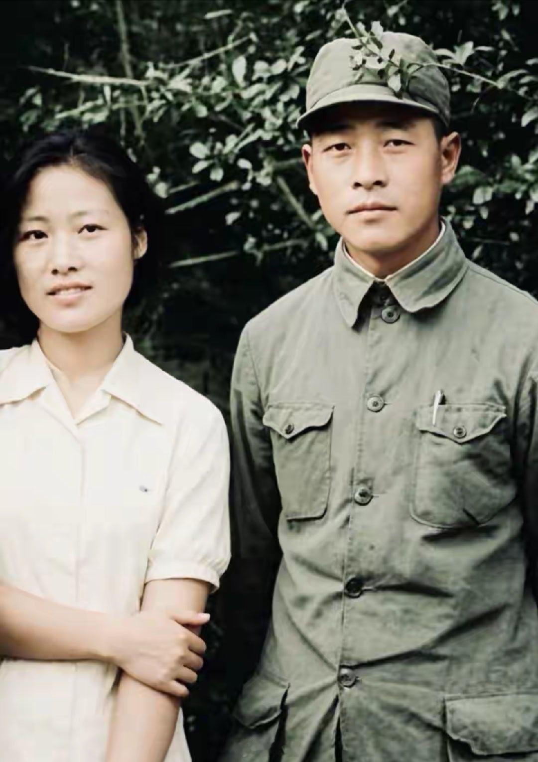 这张照片拍摄于1941年，地点的话位于淮北抗日根据地，这是新四军第四师的师长彭雪