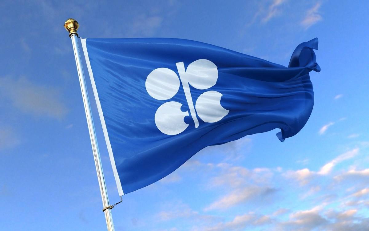 欧佩克释放重磅信号，油价进退两难，中东冲突改写全球能源格局。
说白了，现在的国际