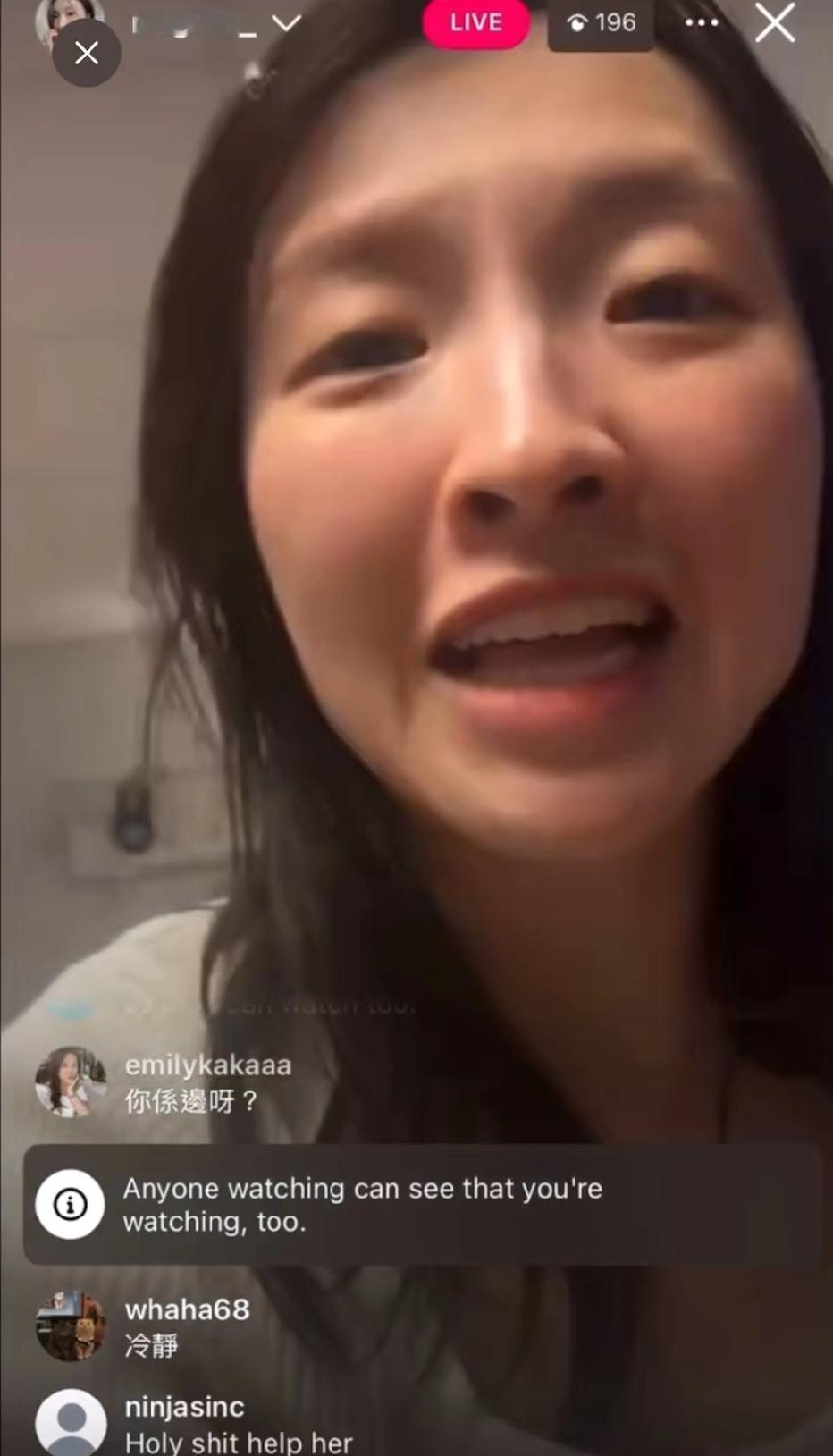 90后实力唱将林欣彤深夜直播求救，情绪激动，一脸惊恐，指着身后坐在椅子上的人一直