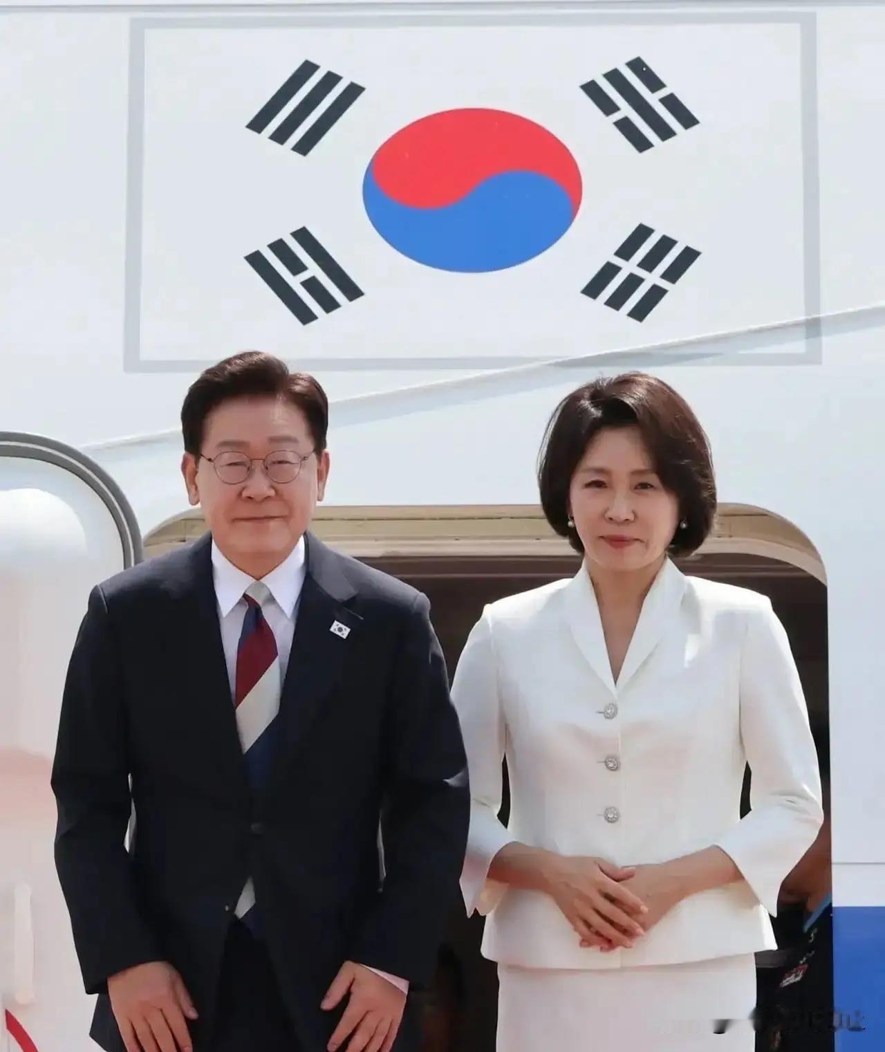大V：李在明的选择不多了



最新民调数据一出，韩国政坛风向迎来关键拐点：李在