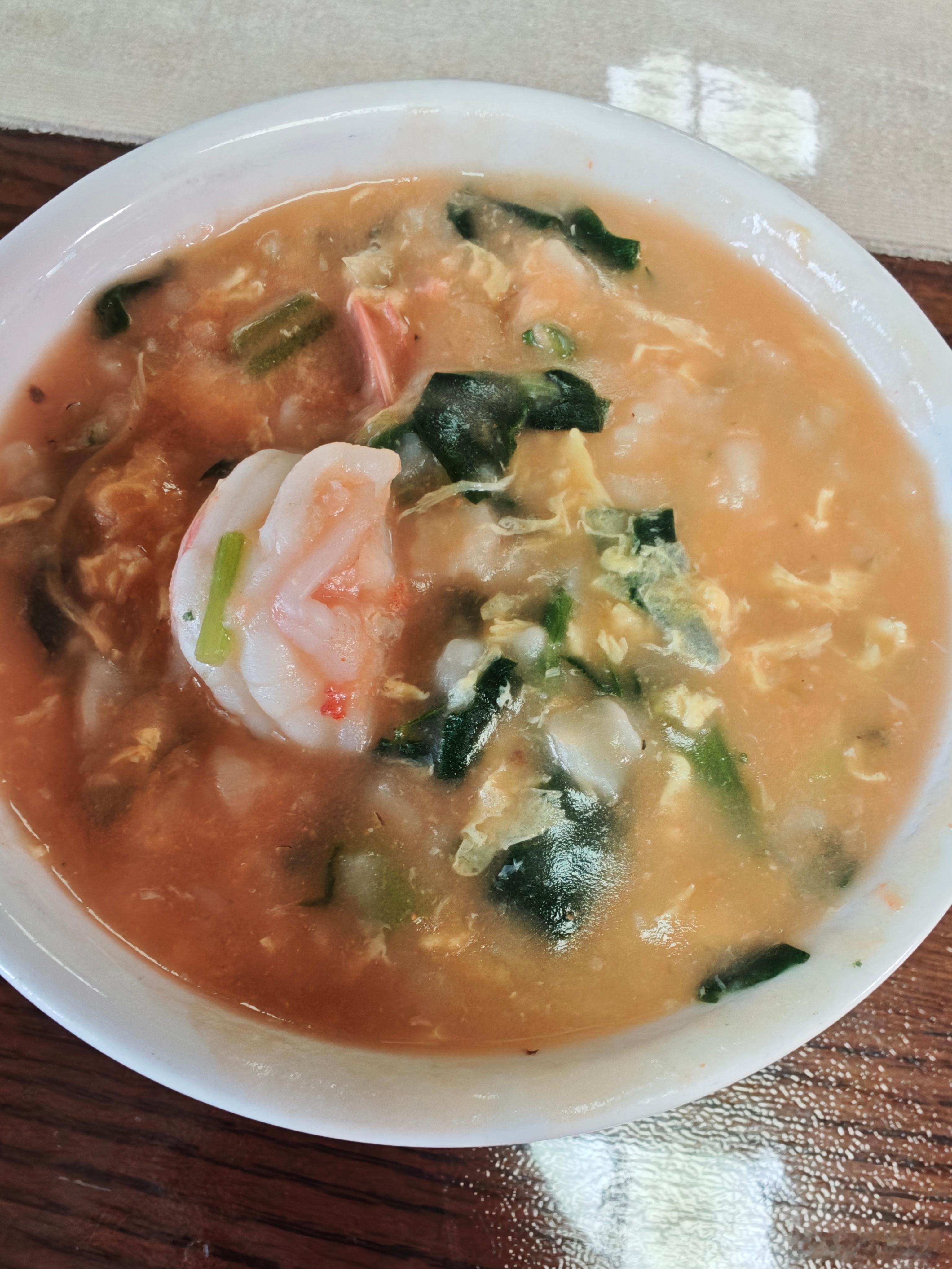 生活手记 一边等巴威，一边做饭。今日午饭～黑猪肉小笼包，凉拌牛肉，海鲜疙瘩汤。家