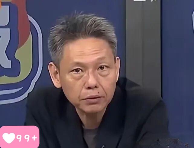 台湾时事评论员谢寒冰：你们知道中国大陆这两天在干什么吗？他在给全国的退伍军人制发