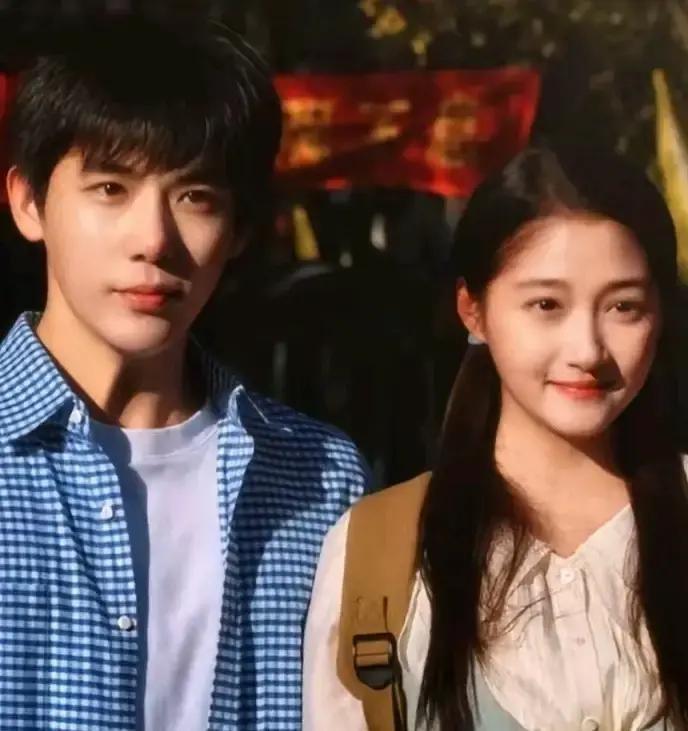 关晓彤和王安宇在《小巷人家》里把一对八零年代小情侣演得太真，我追完二十八集满脑子