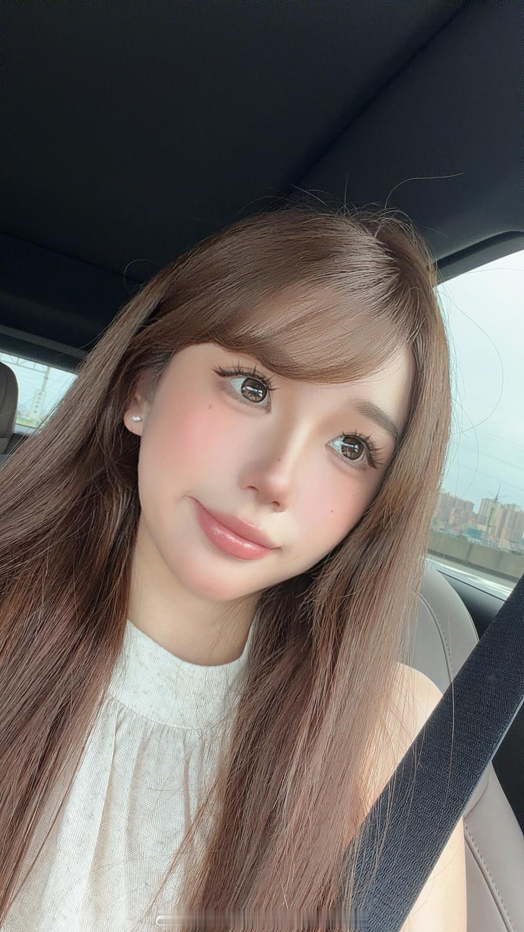 小姐姐画的亚裔妆。。。 
