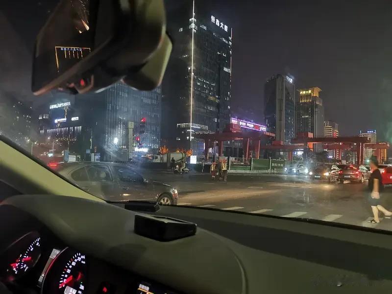 人生如海。我们无法平息浪潮，却可以稳住内心的桅杆。
人生断舍离,什么才是最好的自