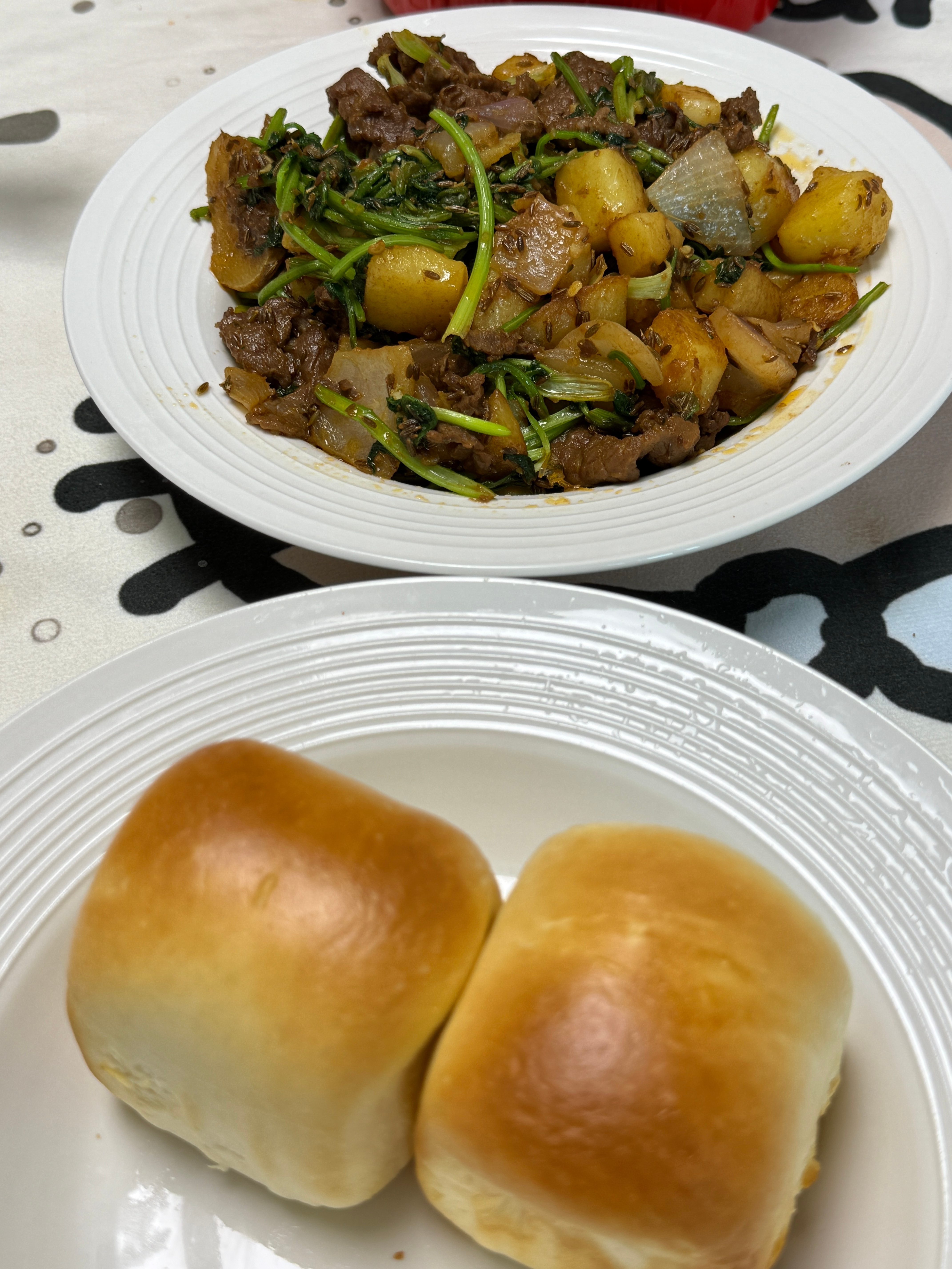土豆香菜炒牛肉➕干煸花菜➕叮咚买菜的云朵馒头 上海