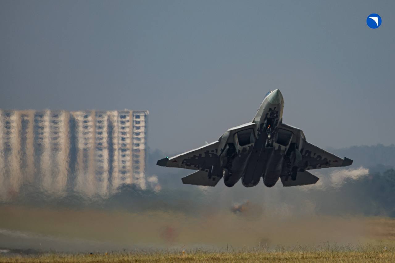 苏霍伊影像集  Su-57在印度班加罗尔第15届国际航空航天展（Aero Ind