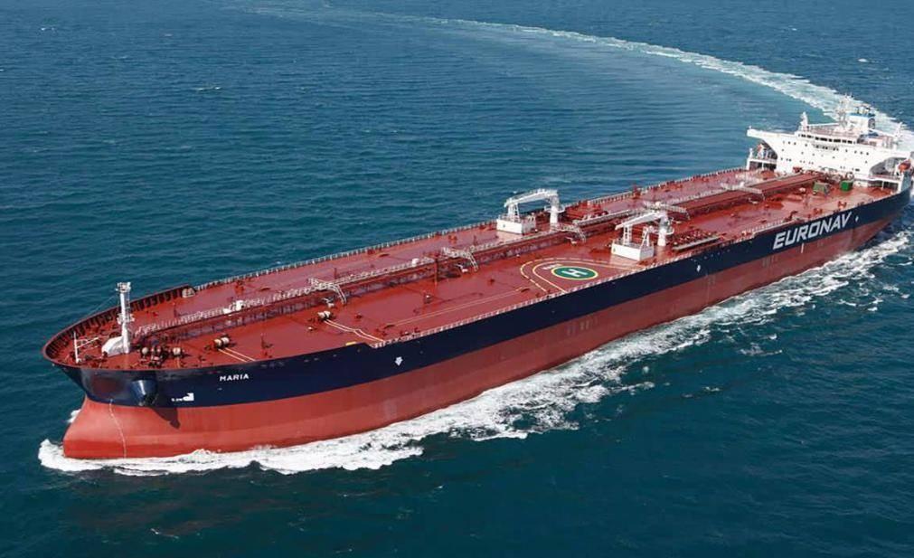 曾繁日手臂一挥，领到10万罚单和两场停赛。
这哥们儿在广东队最后那几年，板凳都快