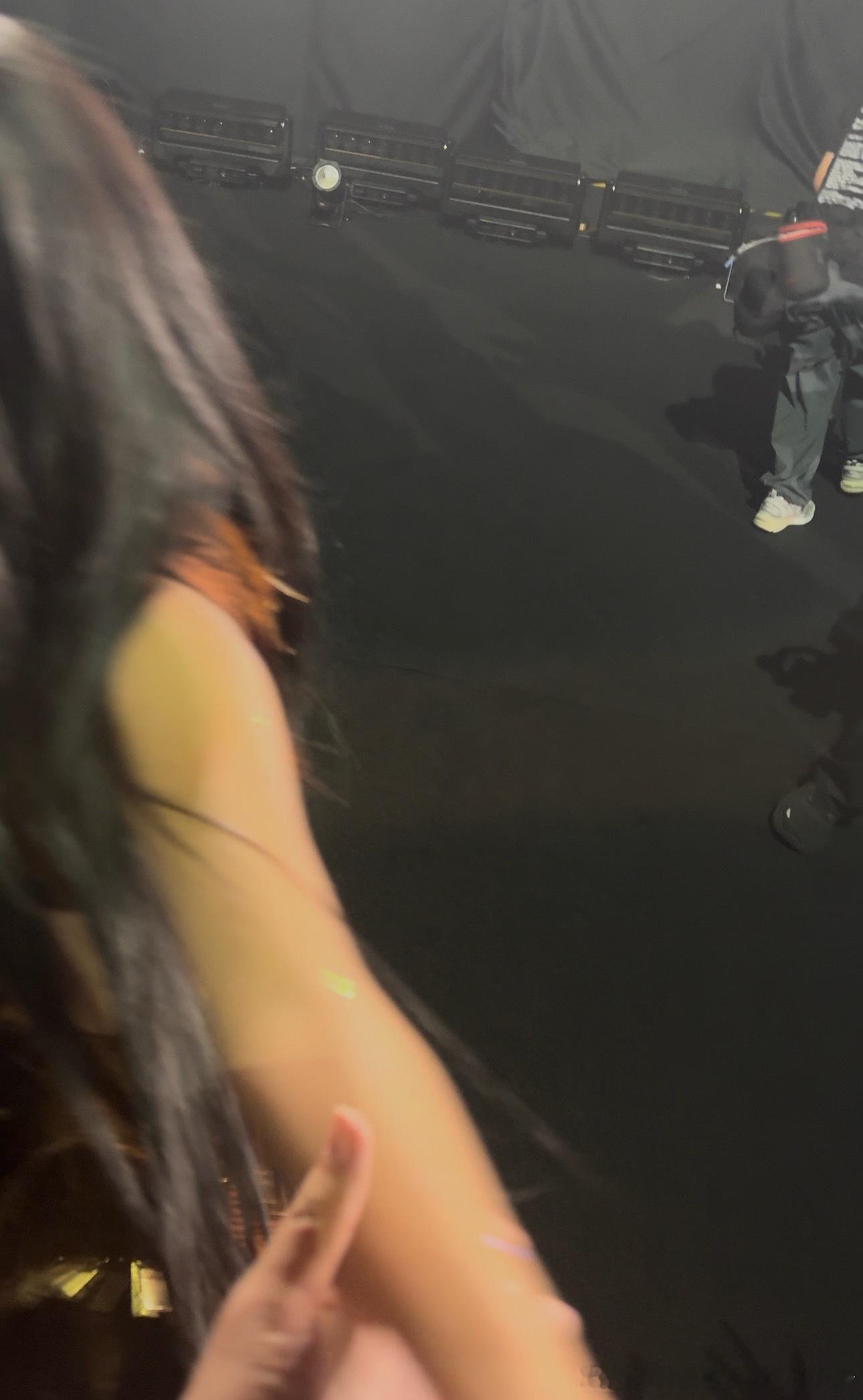 这个女人怎么蹭我一手的亮片 香港·红磡