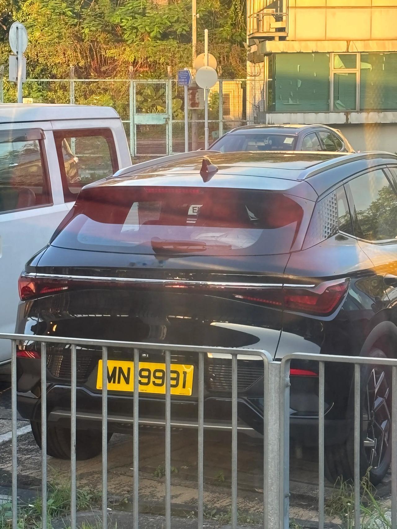 这是比亚迪什么车？感觉香港的比亚迪，就是好看！