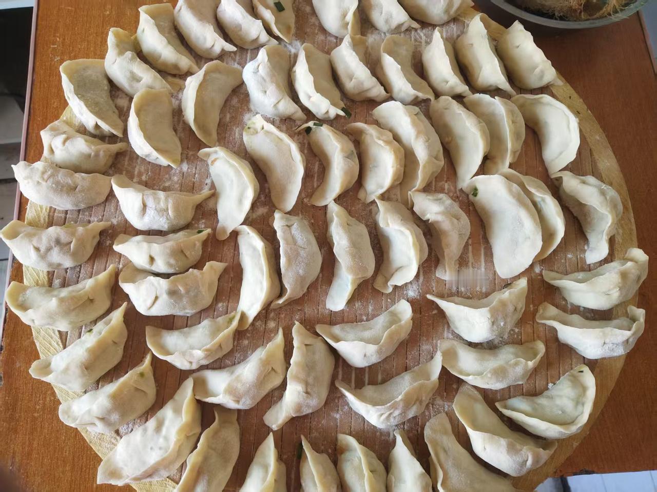 冬至有饺子店排队超8000桌我国是农耕社会，人们很喜欢过传统节日。冬日大如年，这