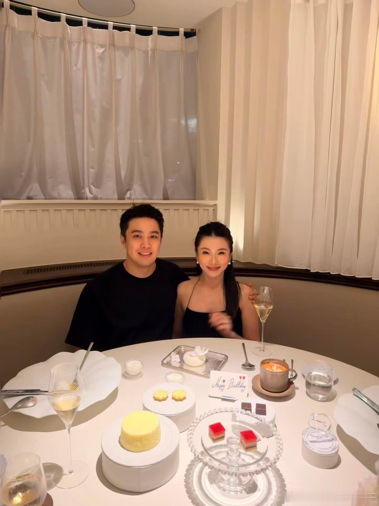 程晓玥36岁生日晒与老公合照程晓玥生日晒与老公合照 程晓玥36岁生日晒与老公合照