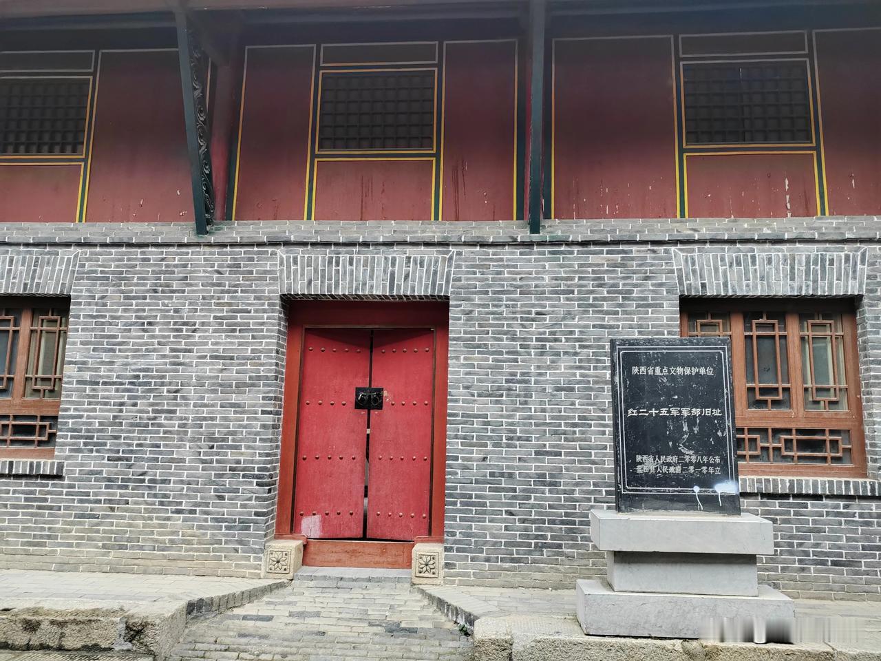 #秋日生活碎片打卡#
        秋日里，我踏入地处西安市蓝田县葛牌古镇的红