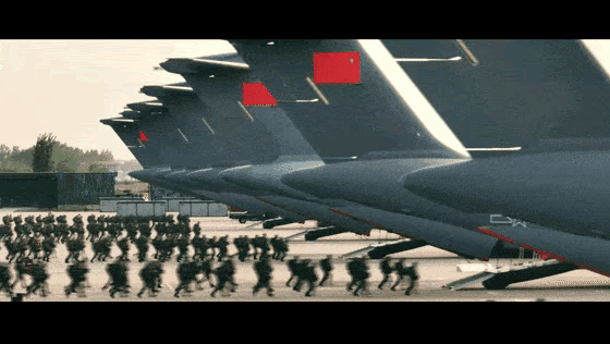 每当看到这样的画面，都会觉得保护地球的任务只能交给解放军了，其他国家的军队都不行