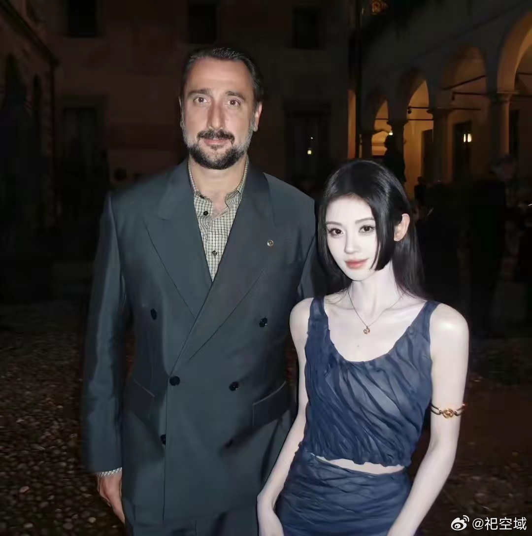 总裁原图直出 鞠婧祎又白又美 