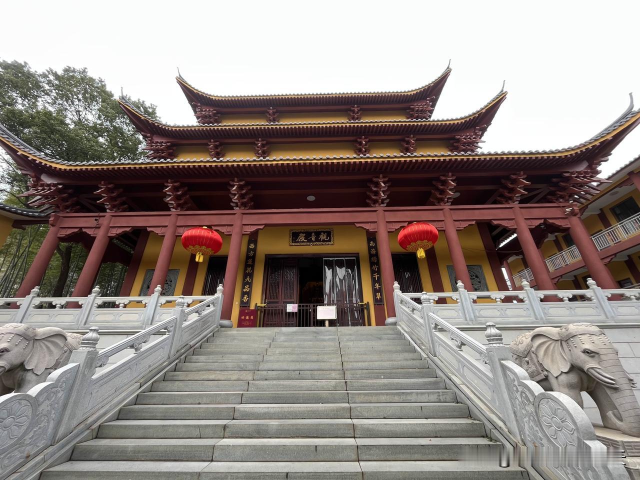 南昌新建天宁寺江西古寺 

这里是南昌新建区湾里梅岭脚下的天宁古寺，距市区约18