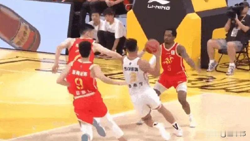 必须包夹！胡金秋谈贺希宁：

“我们知道贺希宁有多强。”

“所以必须包夹他。”