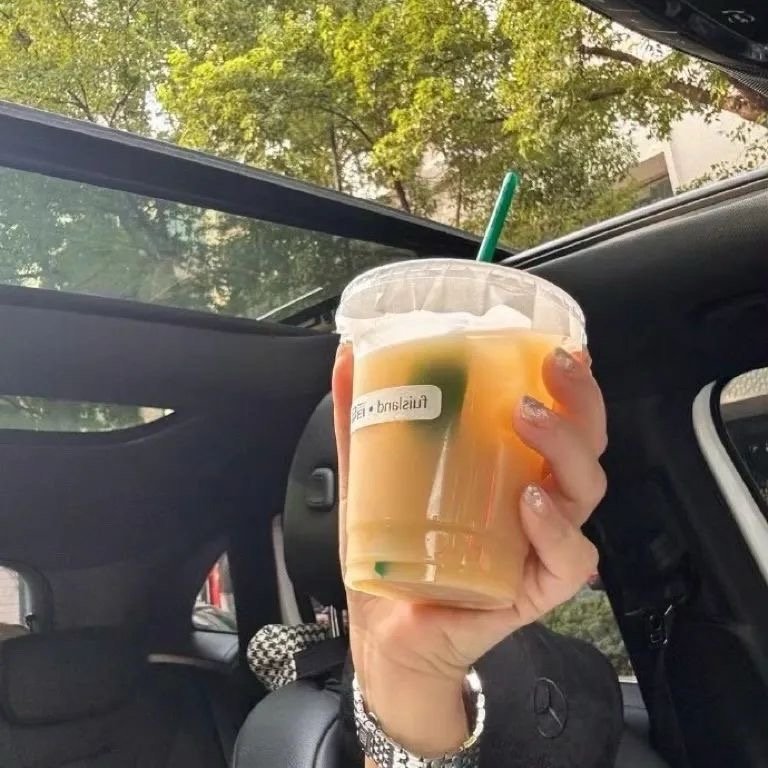 你想睡我的时候 我总是第一时间去找你 我哭泣需要肩膀的时候 你从未出现 ​​​