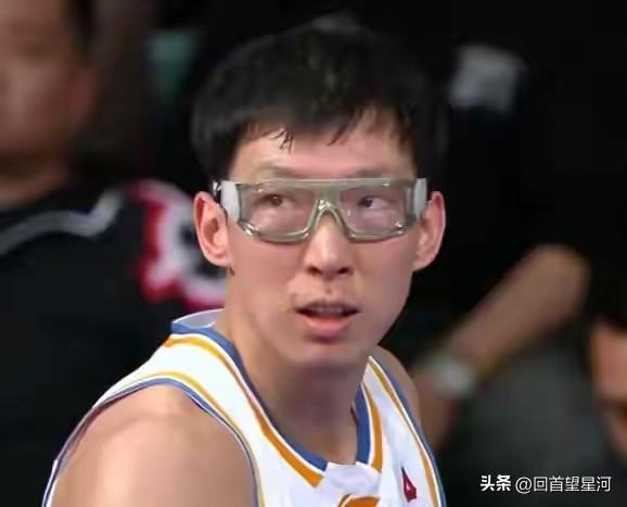 在北京首钢队101:103落后2分时，周琦两罚不中，让北京首钢失去了最后的机会。