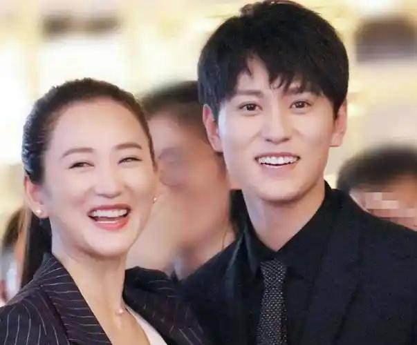 她带弟弟进入娱乐圈，没想到如今自己无人问津，弟弟却红透半边天
 
 


主要信