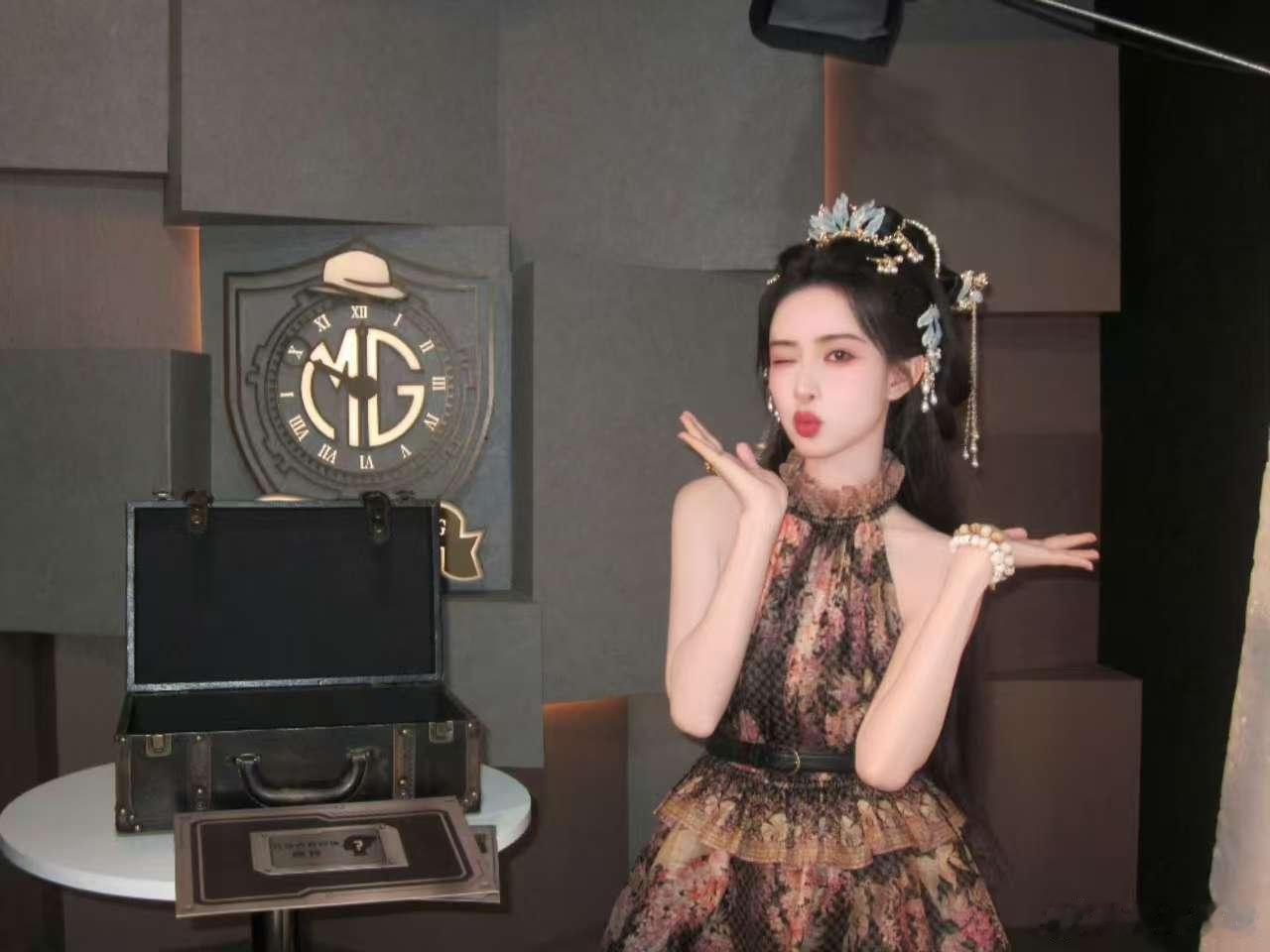 孟子义捧脸wink孟子义大侦探好玩儿孟子义大侦探好玩儿，捧脸wink好看，[鼓掌