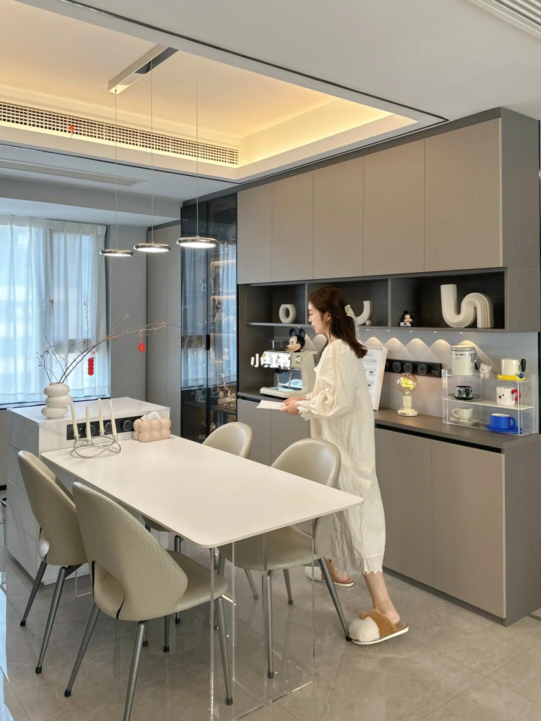 同事说，你家一看就是有钱人家的装修啊～