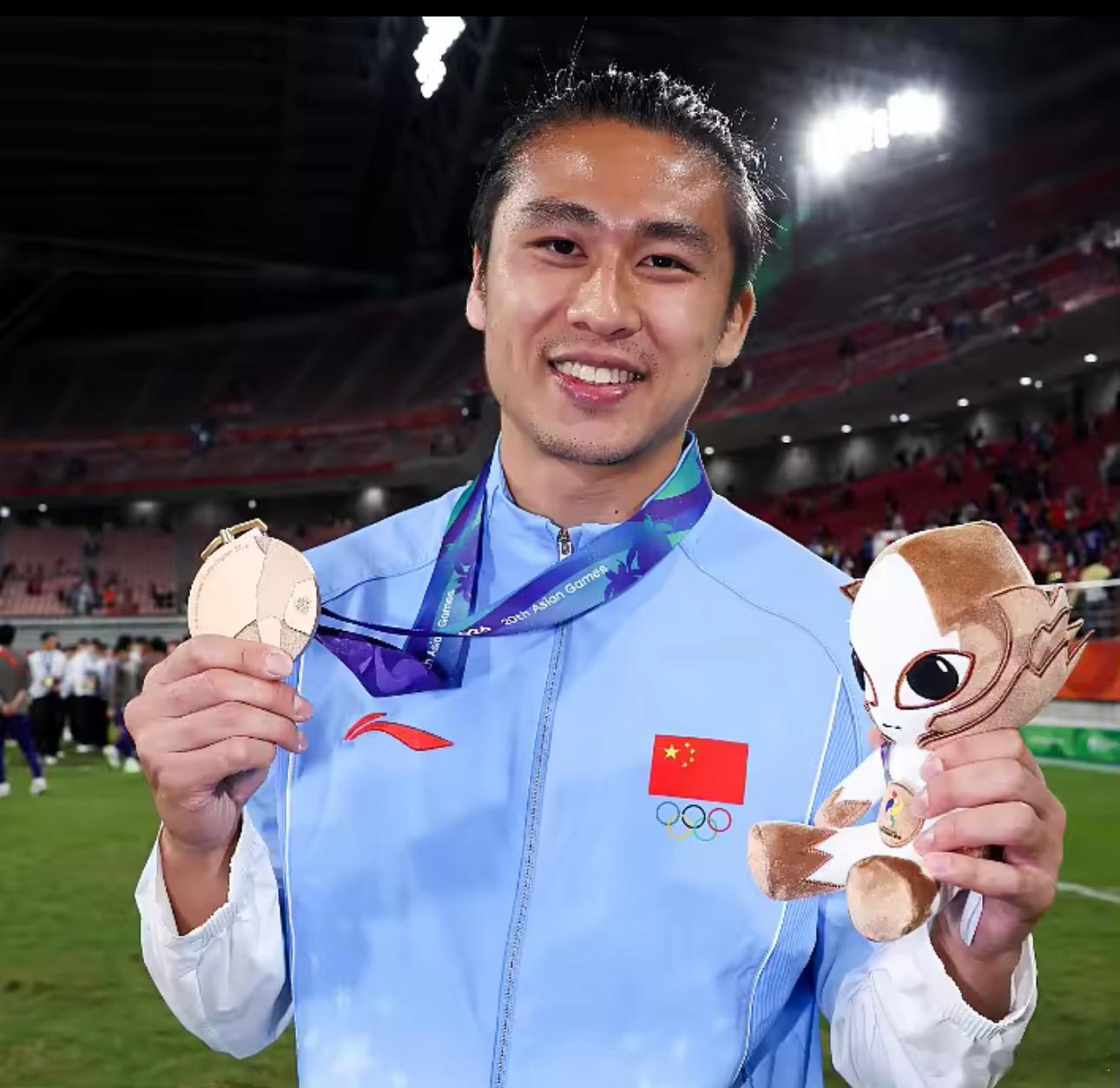 10月4日讯  亚运会男足季军赛，中国U23队常规时间2-2乌兹别克斯坦U23队