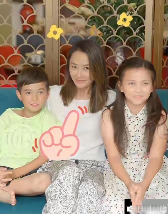 马雅舒的孩子11岁的米雅越来越漂亮，比妈妈还灵动 