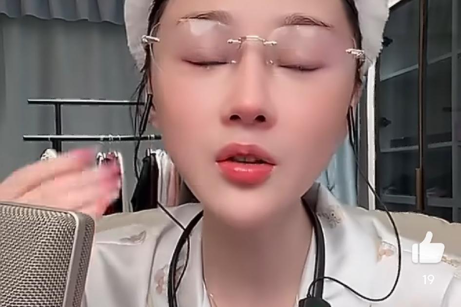 沈曼四周年名单无刘二狗，二人曾经深度合作，翻脸还真快。

沈曼筹备四周年活动，网