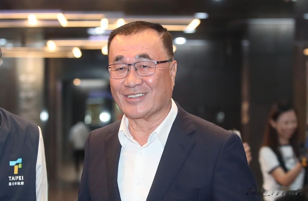 李四川领先苏巧慧15%，凌涛曝真实数字真吓人！

日前TVBS对新北市长各参选人