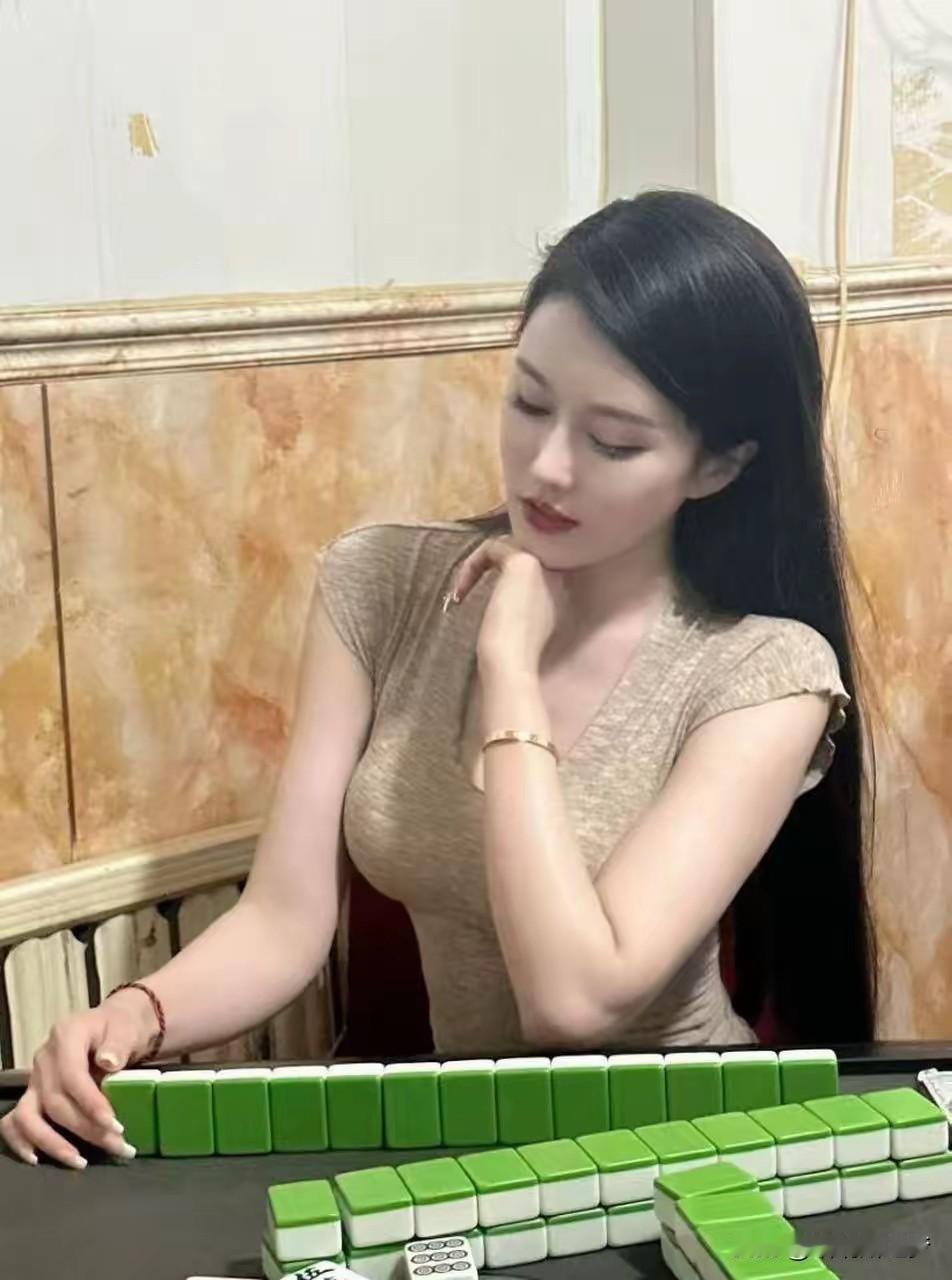 她是别人的老婆，你肯定觉得很可爱，若是你老婆整天玩麻将，你还会爱她吗？