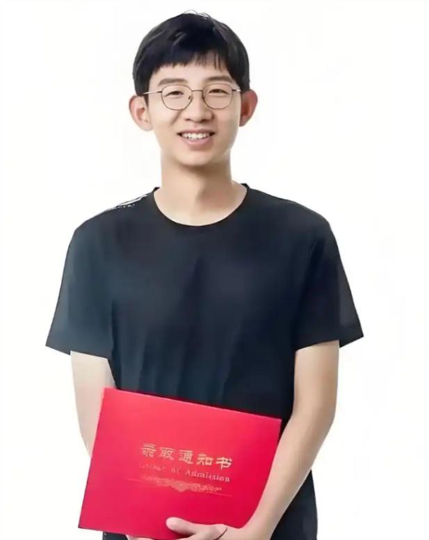 “北大学霸”刘嘉森一语惊人！他说：“我的同学里，父母有钱有势的大有人在，父母是博