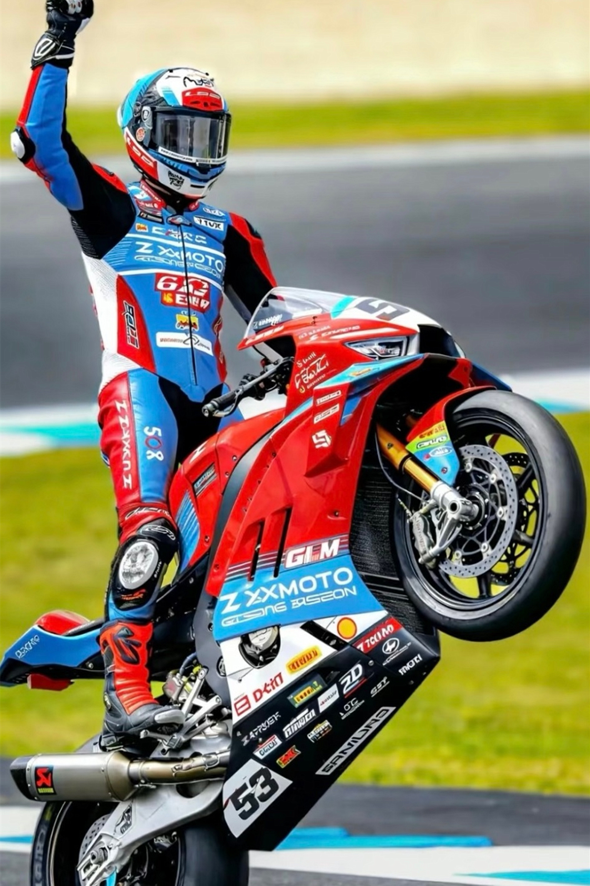 张雪机车 820RR能在杜卡迪Panigale V2、雅马哈YZF-R9、川崎Z