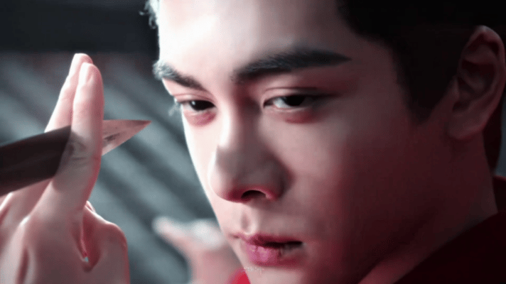 曾舜晞武拾光手指弹剑 曾舜晞红衣打戏封神红衣打戏名场面来袭，曾舜晞手指弹剑潇洒不