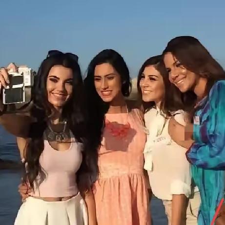 合肥一家饭馆里，五个来旅游的巴西姑娘，喝了三瓶白酒，结账时却拉着老板不放手，一番