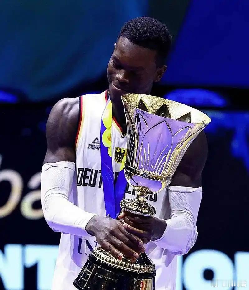 活塞队的防守强度与犯规过多下拿出的轮换深度，萨格斯的攻防与魔术队点名邓罗的针对；