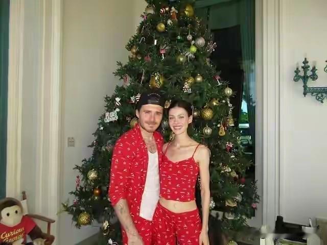 小贝儿子：我的父母散布了大量谎言，他们一直试图破坏我婚姻。
这儿子娶了家里反对的