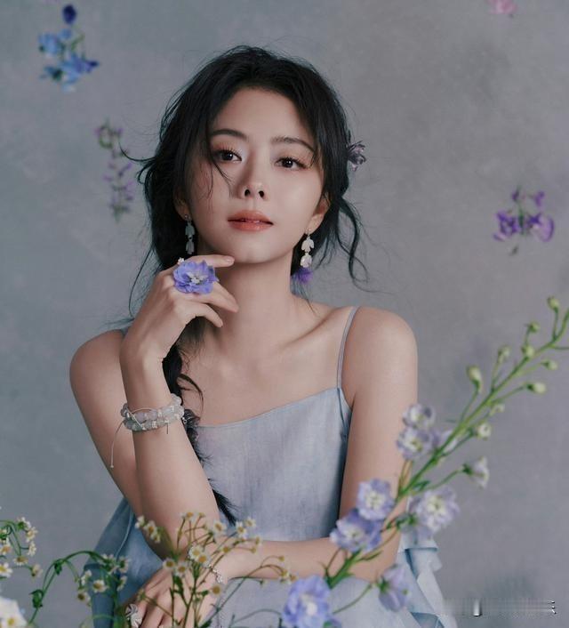 好好听的歌，小姑娘唱得好，林俊杰与韩红的演唱会非常棒。没想到谭松韵唱歌能唱得也很