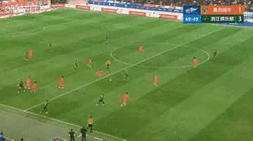 王钰栋这场球，双响。不单单是个人能力的问题，关键是队友的传球和对方的防守给了王钰