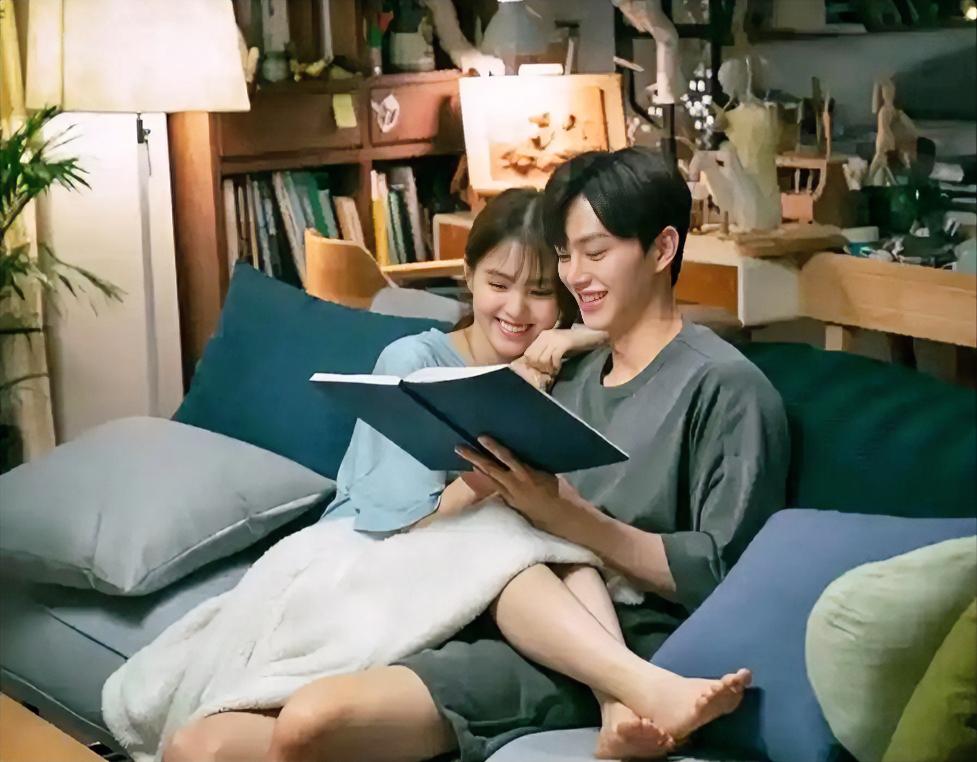 一个男人的品位，不看他穿什么用什么，而是看他身边站着什么样的女人

我有个做投资