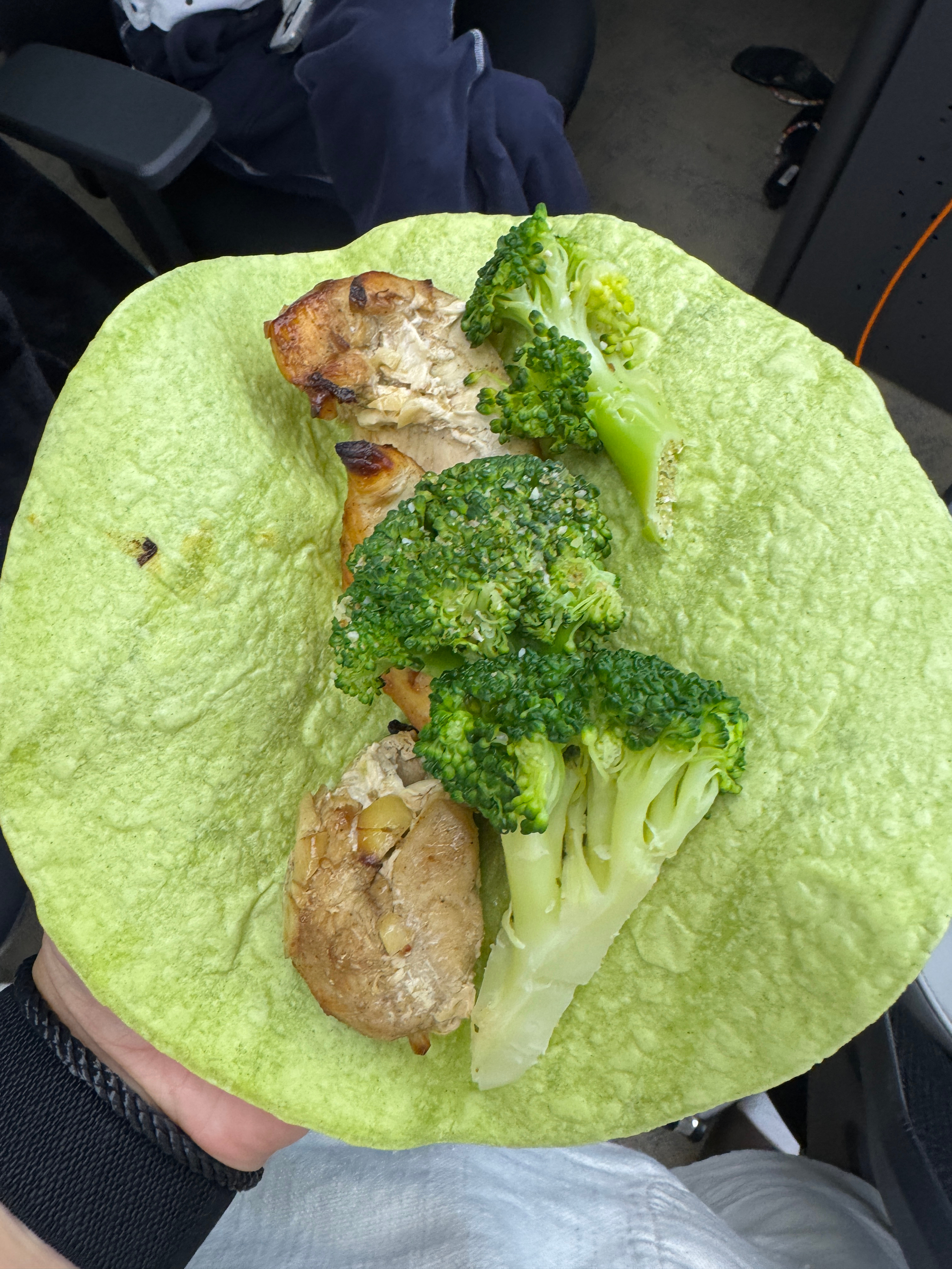 震撼美味，今晚落地重庆，朋友们有没有推荐的本地美食👀 