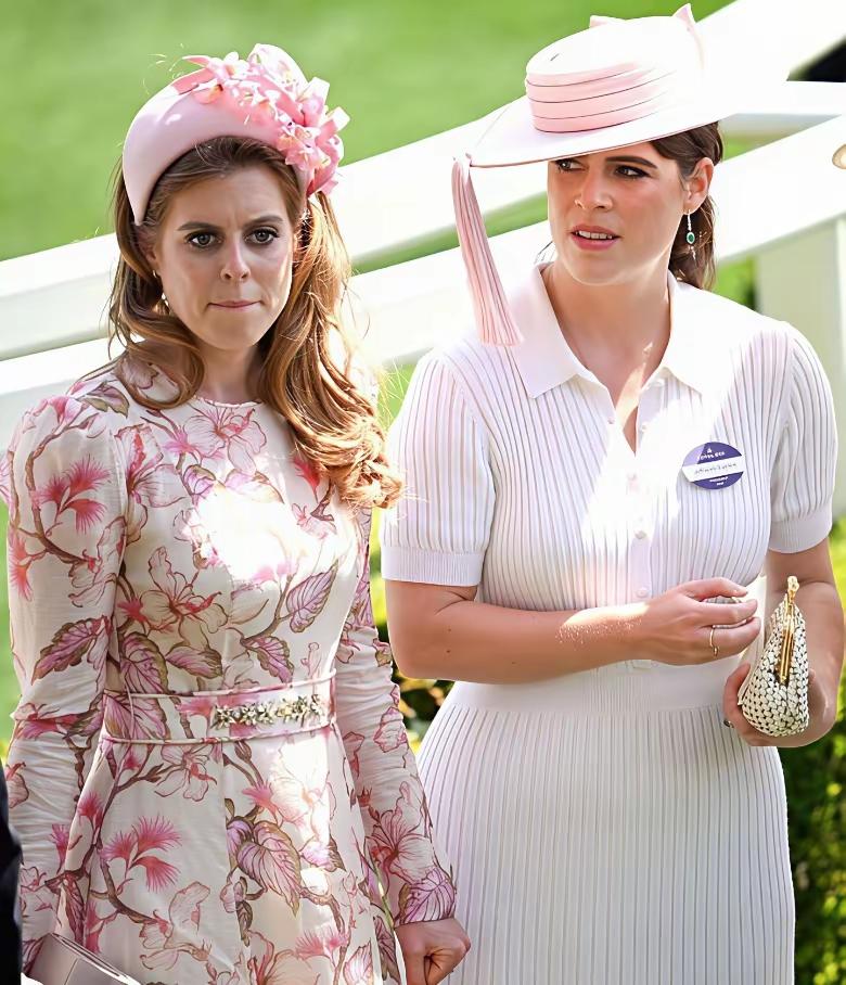 英王室家族中安德鲁王子的两个女儿，我一直以为她们是双胞胎，原来并非如此。左边的姐