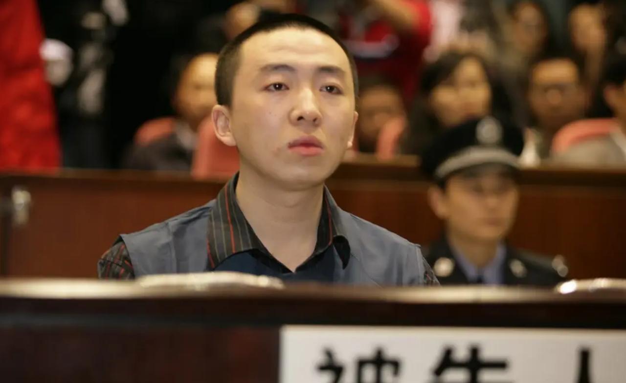 2006年，一名山西小伙因为在故障的ATM机上多取了17万元而被捕，并被一审法院